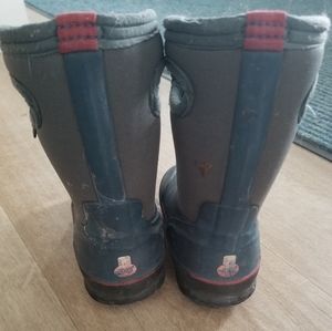 Boys bogs (toddler) size 9